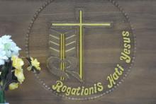 The Rogationist emblem in the local language; engraved on the altar of the seminary chapel.