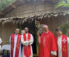 I missionari rogazionisti in PNG con il vescovo di Sideia-Alotau in visita pastorale.