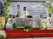 Prima Messa del novello sacerdote Rogazionista P. Agustinus Bria RCJ a Ona, Nangahure, Maumere, Indonesia, il suo cittadina natale. 