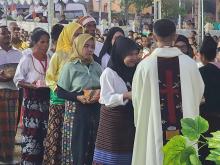 Prima Messa del novello sacerdote Rogazionista P. Sylvester Kennedy RCJ a Mageloo, Maumere-Indonesia, il suo cittadina natale.  