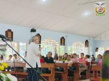 Father General in dialogue with the parish community.