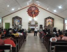 Father General in dialogue with the parish community.