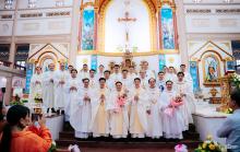 Priests concelebrating at the Thanksgiving Mass of Fr. Joseph Thong at Thanh Da Parish.