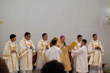 The five new deacons with Bishop Jessie Mercado of the Diocese of Paranaque. 