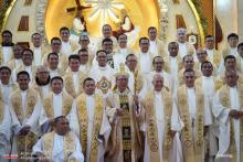 Il nuovo vescove in mezzo ai suoi confratelli rogazionisti.