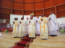 Ordinazione sacerdotale e diaconale a Yaounde, Camerun. 