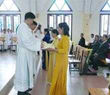 The parents handing over to their son-priests the chausuble to wear.