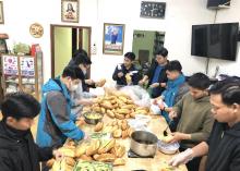 Apostolato in Vietnam - preparazione settimanale di 1,000 panini "s. antonio" per i poveri.