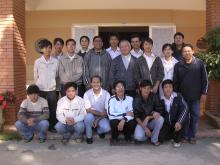 Il primo gruppo di giovani vietnamiti con il vescovo di Dalat; 2005