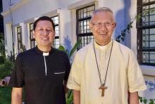 P. Dante Quidayan, il nuovo superiore del Seminario di Cebu con l'Arcivescovo Palma.