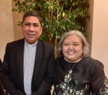 P. Ezpeleta con Sua Excellenza Myla Macahilig, l'Ambassatrice delle Filippine presso la Santa Sede.