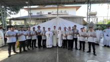 Il gruppo dei postulanti con i loro formatori, presso la casa di formazione a Paranaque, Filippine per l'anno formativo 2023-2024. 