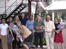 P. Ezpeleta con i colleghi insegnanti di inglese dell'universita' a Ho Chi Minh City, 2004.