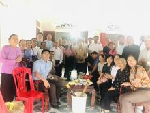 Visita delle famiglie rog alle famiglie nella provincia di Nghe An.