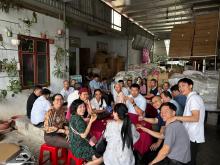 Visita delle famiglie rog alle famiglie nella provincia di Nghe An.