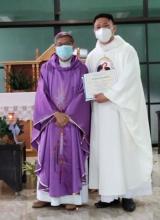 P. Sherwin con Mons. Lazo, Arcivescovo di Jaro (Iloilo) 