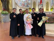 Dc. Peter Thien con gli altri studenti religiosi dello studentato rogazionista di Phu Cuong.