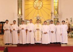 Gli otto confratelli che hanno fatto la professione perpetua nello Studentato in Filippine.