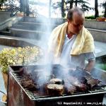 P. Ademar, brasiliano prepara lo Churrasco per cena